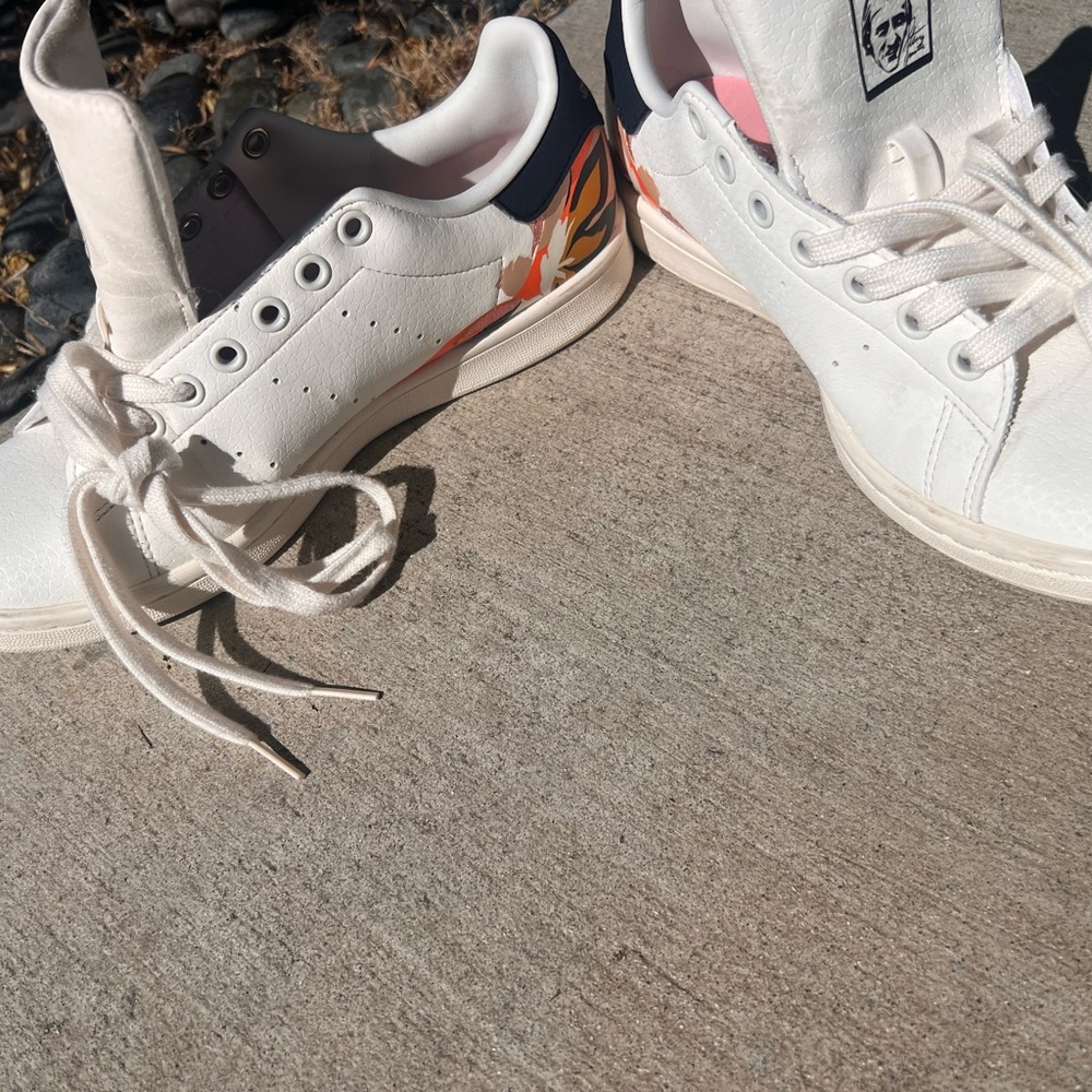 Adidas Stan Smith- White, Navy, Pink and Orange (Rare
Pattern) - Picture 6 of 7